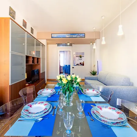 Charme Parmense: Eleganza E Storia Apartamento