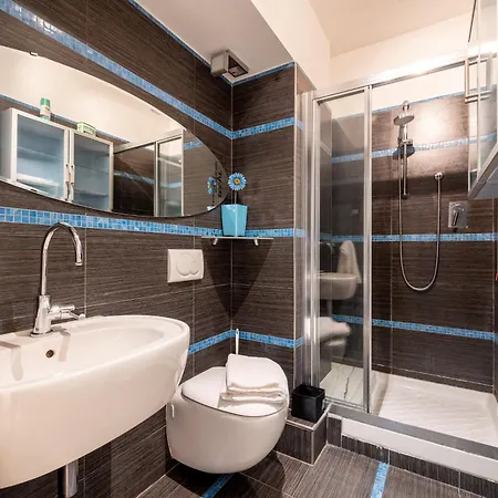 Charme Parmense: Eleganza E Storia Apartamento